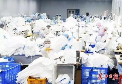 關(guān)注|防護(hù)服生產(chǎn)保衛(wèi)戰(zhàn)!記者探訪生產(chǎn)車間