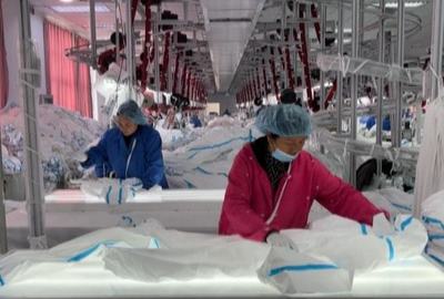 湖北比帆制衣:開足馬力生產 支援疫情防控