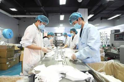 每天100萬只口罩從這里產出！探訪春節不停工的防護用品生產一線